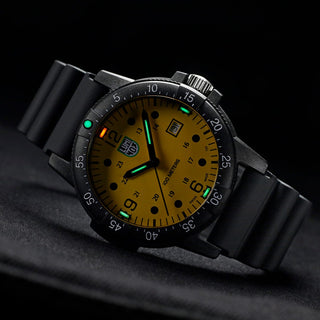 Sea Bass CARBONOX™, 44 mm, G-Collection watch - X2.2007	, UV Shot with green and orange light tubes