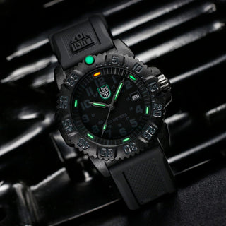Sea Lion CARBONOX™, 37 mm, G-Collection watch - X2.2074	, UV Shot with green and orange light tubes