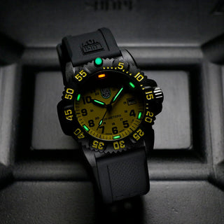 Sea Lion CARBONOX™, 37 mm, G-Collection watch - X2.2077	, UV Shot with green and orange light tubes