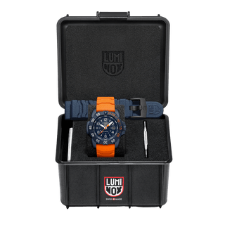 Navy SEAL Foundation Back To The Blue, 45 mm, Military Dive Watch - XS.3253.CBNSF.SET	Set with additional strap and strap changing tool