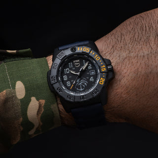Navy SEAL Foundation, 45 mm, Military Dive Watch - 3505.NSF.N	,Mood image with wrist watch worn