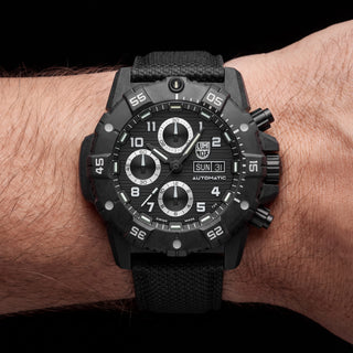 Master Carbon SEAL Automatic Chronograph, 45 mm, Military Dive Watch - 3881, Mood image with wrist watch worn