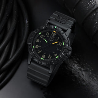 Leatherback SEA Turtle Giant , 44 mm, Outdoor Watch - 0330	, UV Shot with green and orange light tubes