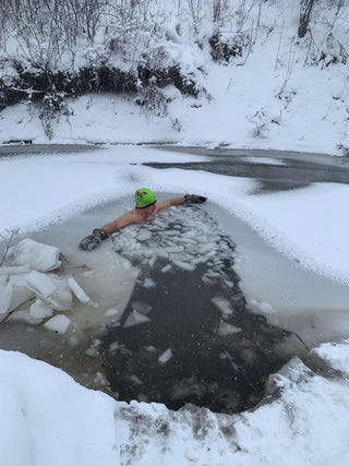 Ice_bath_canadian_winter_compressed_relative_080.jpg