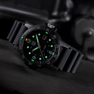 Sea Bass CARBONOX™, 44 mm, G-Collection watch - X2.2003	, UV Shot with green and orange light tubes