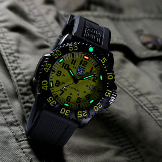 Sea Lion CARBONOX™, 44 mm, G-Collection watch - X2.2055.3	, UV Shot with green and orange light tubes