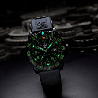 Sea Lion CARBONOX™, 44 mm, G-Collection watch - X2.2069	, UV Shot with green and orange light tubes