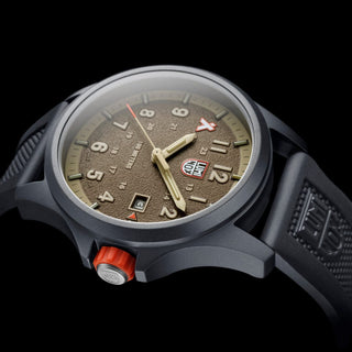 Bear Grylls Survival Land, 43 mm, Outdoor Explorer Watch - 3716	,Detail view with focus on the bezel and crown