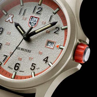 Bear Grylls Survival Land, 43 mm, Outdoor Explorer Watch - 3717	,Detail view with focus on the bezel and crown