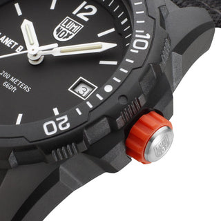 Bear Grylls Survival ECO ‘NO PLANET B’, 42 mm, Outdoor Watch - 3722.ECO	, Detail view with focus on the bezel and crown