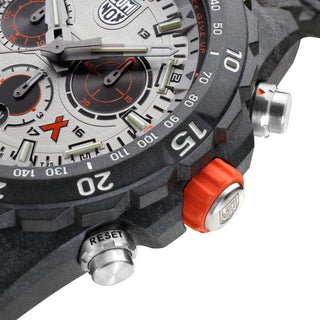 Bear Grylls Survival Master, 45 mm, Outdoor Explorer Watch - 3752	, Detail view with focus on the bezel and crown