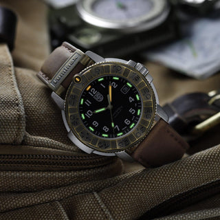 Luminox Adventure Watch, 43 mm	,UV Shot with green and orange light tubes
