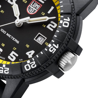 Leatherback Sea Turtle Giant, 44 mm, Outdoor Watch - 0329	, Detail view with focus on the bezel and crown