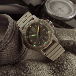 Leatherback SEA Turtle, 44 mm, Outdoor Watch - 0326	,UV Shot with green and orange light tubes