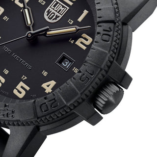 Leatherback SEA Turtle Giant , 44 mm, Outdoor Watch - 0330	, Detail view with focus on the bezel and crown