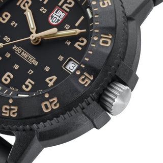 Original Navy SEAL, 43 mm, Dive Watch - 3001.EVO.OR.S, Detail view with focus on the diving bezel and screw in crown