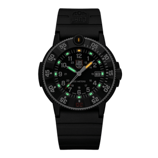 Navy SEAL Original, 45 mm, Heritage Dive Watch - 3001.H.SET	, Night view with green and orange light tubes