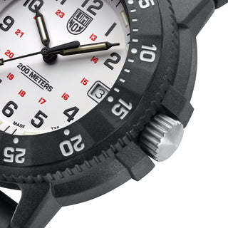 Original Navy SEAL, 43 mm, Dive Watch - 3007.EVO.S	, Detail view with focus on the bezel and crown