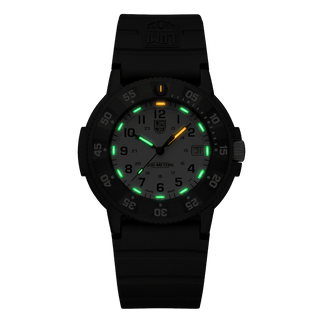 Original Navy SEAL, 43 mm, Dive Watch - 3007.EVO.S	, Night view with green and orange light tubes