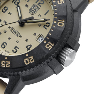Original Navy SEAL, 43 mm, Dive Watch - 3010.EVO.S	, Detail view with focus on the bezel and crown