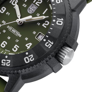 Original Navy SEAL, 43 mm, Dive Watch - 3013.EVO.S	, Detail view with focus on the bezel and crown