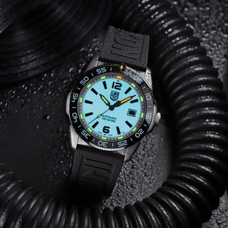 Pacific Diver Automatic, 42 mm, Diver Watch - 3101.H.SET	, UV Shot with green and orange light tubes