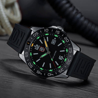 Pacific Diver, 44 mm, Dive Watch - 3121.1, UV Shot with green and orange light tubes