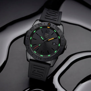 Pacific Diver, 44 mm, Dive Watch - 3121.BO.1, Night view with green and orange light tubes