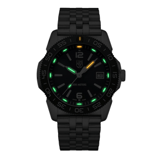 Pacific Diver, 39 mm, Diver Watch, 3123M.SET, , UV Shot with green and orange light tubes.