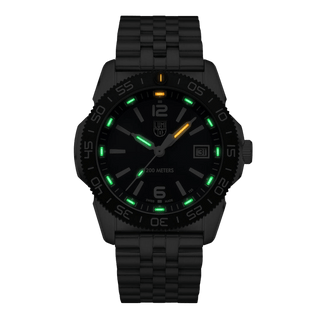 Pacific Diver, 39 mm, Diver Watch, 3123M.SET.1, , UV Shot with green and orange light tubes.