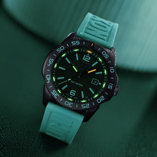 Pacific Diver, 44 mm, Dive Watch - 3124.N.SET	,Night view with green and orange light tubes
