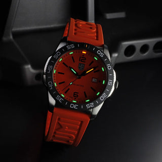 Pacific Diver Seasonal Edition, 44 mm, Diver Watch - 3131	, UV Shot with green and orange light tubes