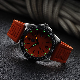 Pacific Diver Seasonal Edition, 44 mm, Diver Watch - 3131	, UV Shot with green and orange light tubes
