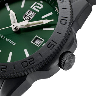 Pacific Diver, 44 mm, Dive Watch - 3137.B	,Detail view with focus on the bezel and crown