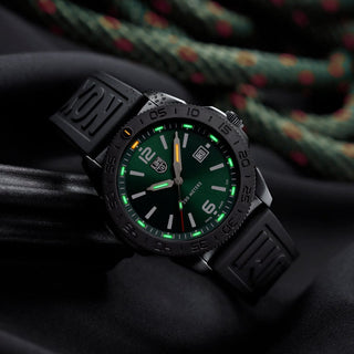 Pacific Diver, 44 mm, Dive Watch - 3137.B	,UV Shot with green and orange light tubes