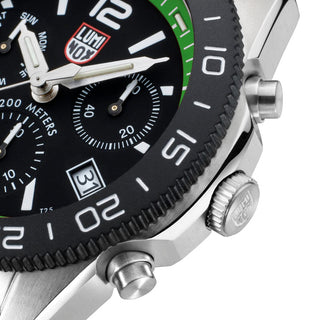 Pacific Diver Chronograph, 44 mm, Diver Watch - 3157.NF.SET, Detail view with focus on the diving bezel and screw in crown