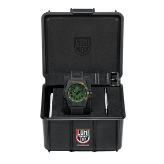 Navy Seal Foundation, 45 mm, Military Dive Watch - XS.3517.NSF.SET	Set with additional strap and strap changing tool