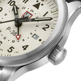 Air Pilot P-38 LIGHTNING, 42 mm, Pilot Watch - 9527, Detail view with focus on the bezel and crown 