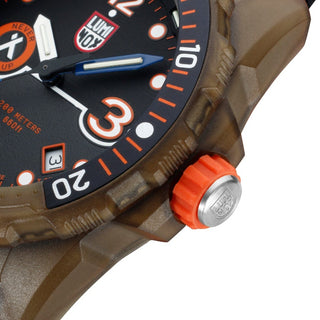 Bear Grylls Survival ECO, 42 mm, Rule of 3 - 3721.ECO, Detail view with focus on the bezel and screw in crown