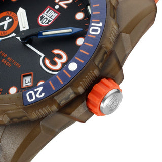 Bear Grylls Survival ECO, 42 mm, Rule of 3 - 3729.ECO, Detail view with focus on bezel and screw in crown
