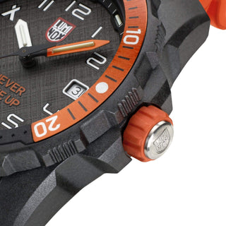 Bear Grylls Survival, 42 mm, Outdoor Explorer Watch - 3729.NGU, Detail view with focus on the diving bezel and screw in crown