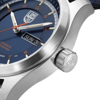 Atacama Field Automatic, 44 mm, Urban Adventure - 1903, Detail view with focus on the stainless steel case and screw in crown