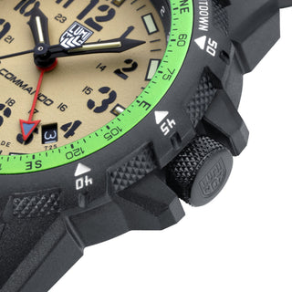Commando Raider, 46 mm, Outdoor Adventure - 3321, Detail view with focus on the bezel and screw in crown