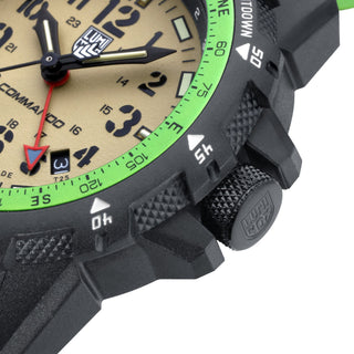 Commando Raider, 46 mm, Outdoor Adventure - 3337, Detail view with focus on the bezel and screw in crown