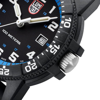 Leatherback SEA Turtle Giant, 44mm, Outdoor watch - 0324, Detail view with focus on the bezel and crown 