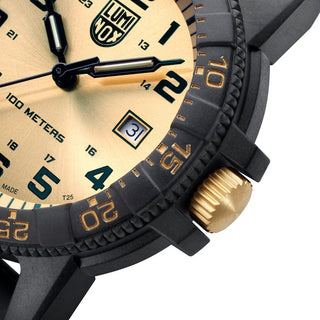 Leatherback SEA Turtle Giant, 44mm, Outdoor watch - 0325, Detail view with focus on the bezel and crown