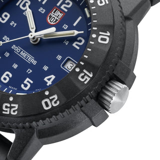 Original Navy SEAL, 43 mm, Dive Watch - 3001.EVO.OR, Detail view with focus on the diving bezel and screw in crown