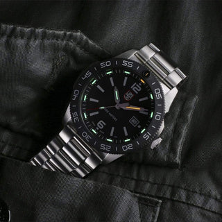 Pacific Diver, 44 mm, Dive Watch - 3122, UV Shot with green and orange light tubes