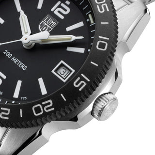 Pacific Diver, 39 mm, Diver Watch, 3122MA, Detail view with focus on the bezel and crown