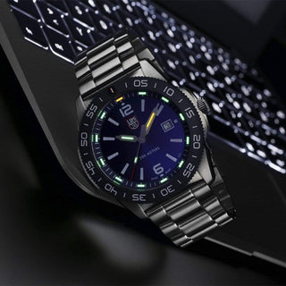 Pacific Diver, 44 mm, Dive Watch - 3123, UV Shot with green and orange light tubes